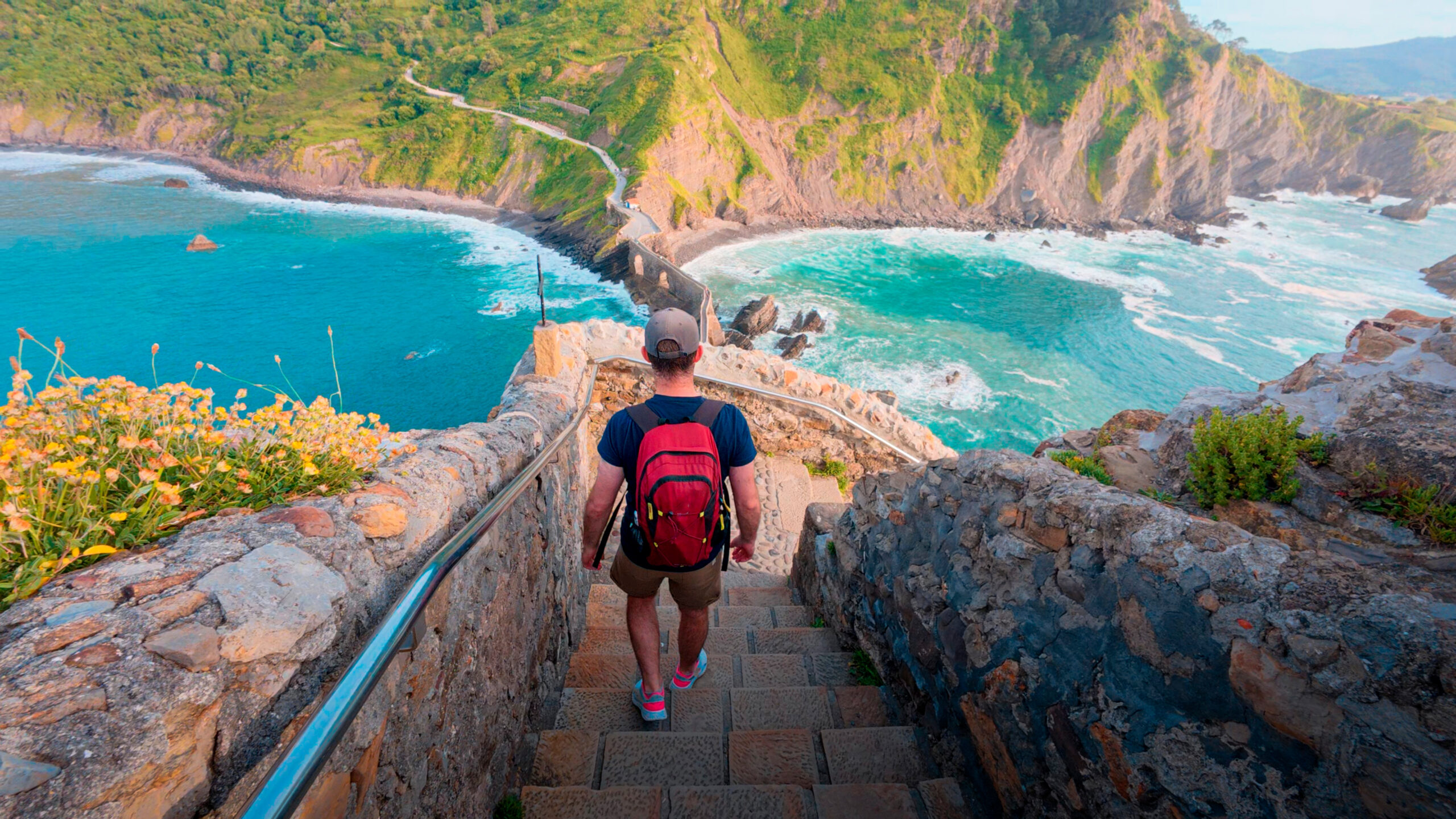 Travel Loyalty Programs vs. Travel Benefit Platforms: What’s the Difference?